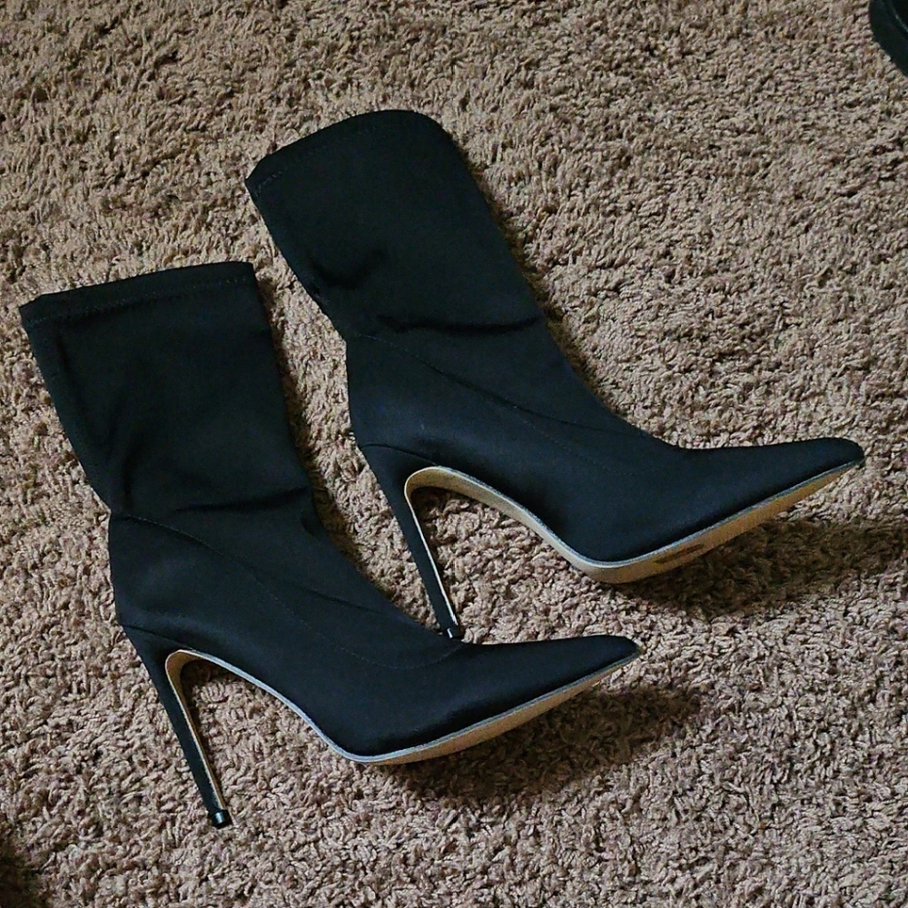 Elegant Black Stiletto Boots
